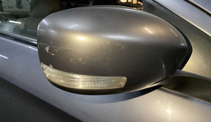 2014 Maruti Ciaz VXI, CNG, Manual, 87,754 km, Right rear-view mirror - Indicator light has minor damage