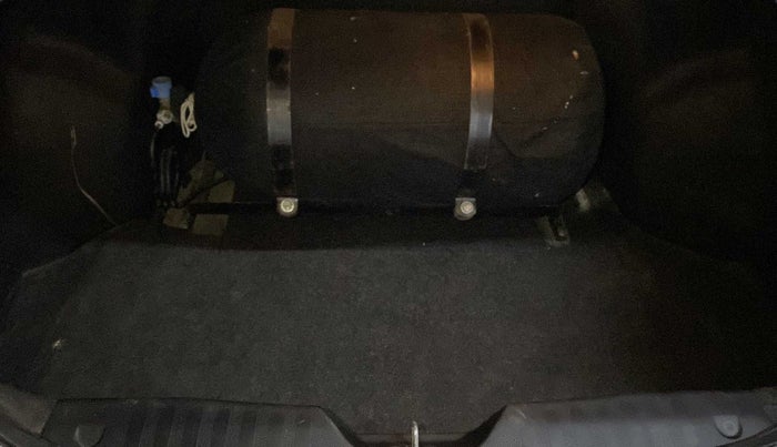 2014 Maruti Ciaz VXI, CNG, Manual, 87,754 km, Boot Inside