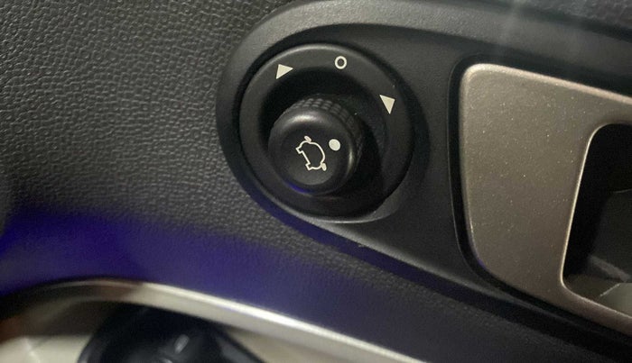 2016 Ford Ecosport TITANIUM 1.5L PETROL AT, Petrol, Automatic, 20,174 km, Right rear-view mirror - Mirror movement not proper