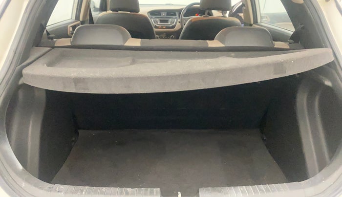 2016 Hyundai Elite i20 SPORTZ 1.2, Petrol, Manual, 1,05,342 km, Boot Inside