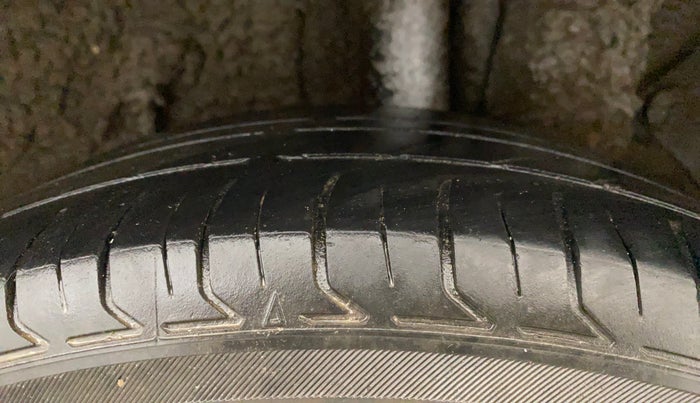 2016 Hyundai Elite i20 SPORTZ 1.2, Petrol, Manual, 1,05,342 km, Left Rear Tyre Tread