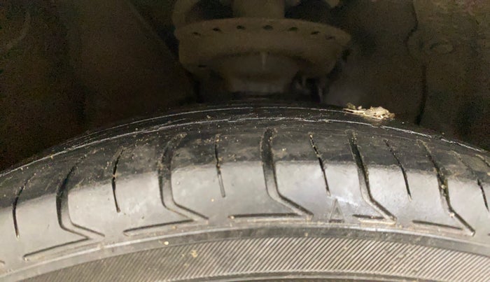 2016 Hyundai Elite i20 SPORTZ 1.2, Petrol, Manual, 1,05,342 km, Right Front Tyre Tread