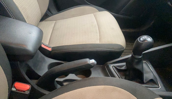 2016 Hyundai Elite i20 SPORTZ 1.2, Petrol, Manual, 1,05,342 km, Gear Lever