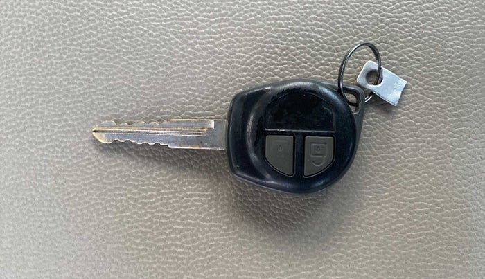 2014 Maruti Swift Dzire VXI, Petrol, Manual, 84,318 km, Key Close Up