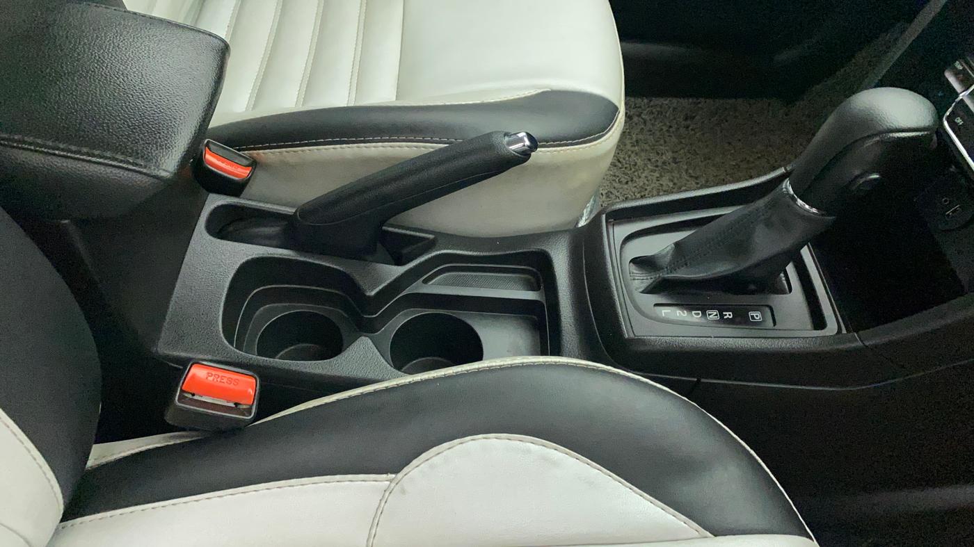 2021 Toyota URBAN CRUISER PREMIUM GRADE AT DUAL TONE, Petrol, Automatic, 25,448 km, Gear Lever