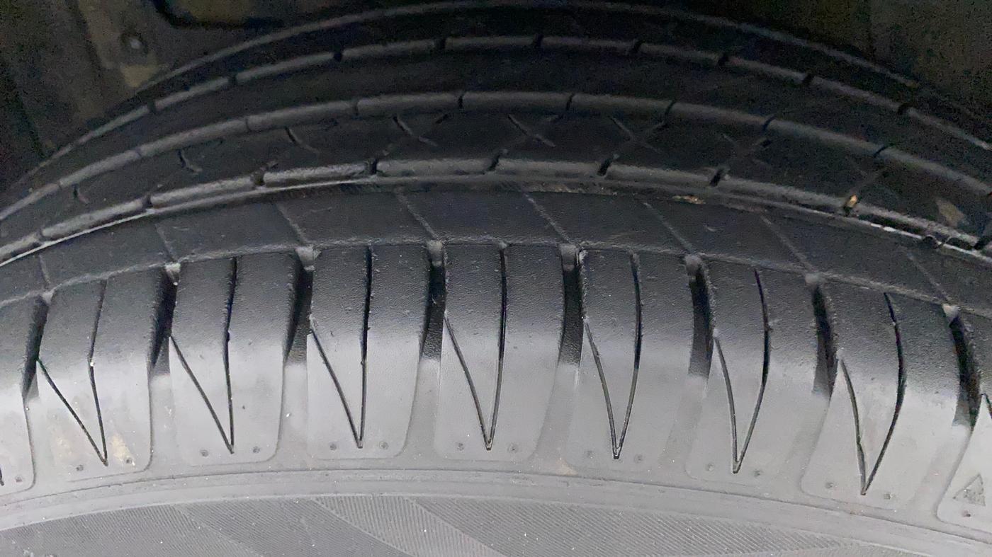 2021 Toyota URBAN CRUISER PREMIUM GRADE AT DUAL TONE, Petrol, Automatic, 25,448 km, Left Front Tyre Tread