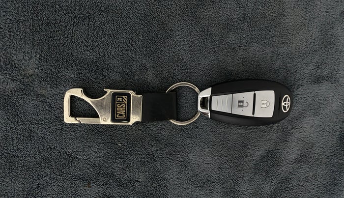 2021 Toyota URBAN CRUISER PREMIUM GRADE AT DUAL TONE, Petrol, Automatic, 25,448 km, Key Close Up