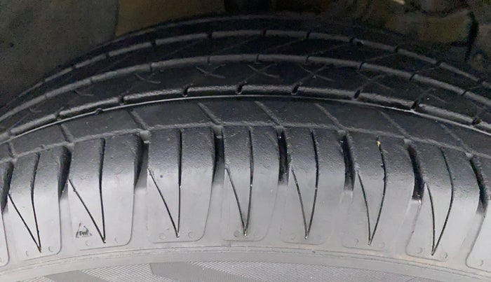2021 Toyota URBAN CRUISER PREMIUM GRADE AT DUAL TONE, Petrol, Automatic, 25,448 km, Right Front Tyre Tread