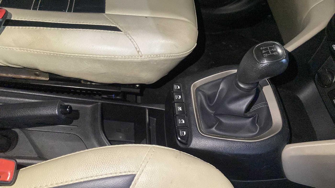 2018 Hyundai NEW SANTRO SPORTZ MT, Petrol, Manual, 25,369 km, Gear Lever