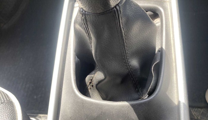 2018 Maruti Baleno DELTA PETROL 1.2, Petrol, Manual, 95,745 km, Gear lever - Boot cover slightly torn