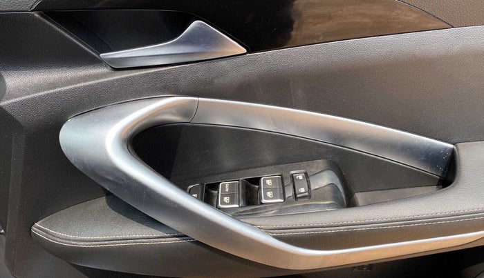 2020 MG HECTOR SHARP 1.5 DCT PETROL, Petrol, Automatic, 10,164 km, Driver Side Door Panels Control