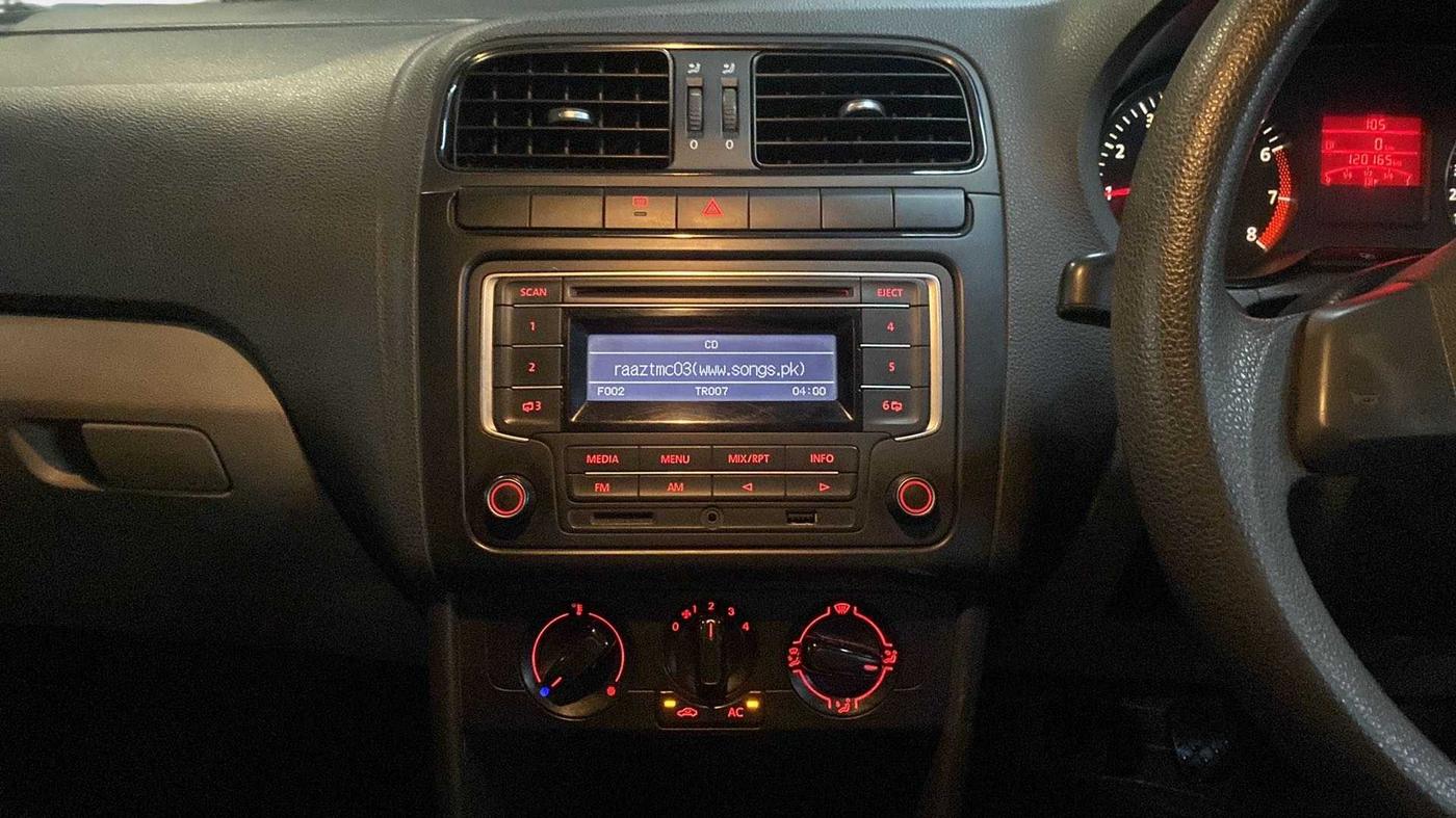 2013 Volkswagen Polo COMFORTLINE 1.2L PETROL, Petrol, Manual, 1,20,103 km, Air Conditioner