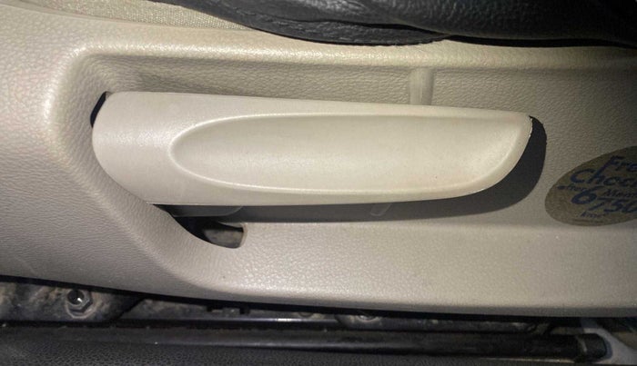 2013 Volkswagen Polo COMFORTLINE 1.2L PETROL, Petrol, Manual, 1,20,103 km, Driver Side Adjustment Panel