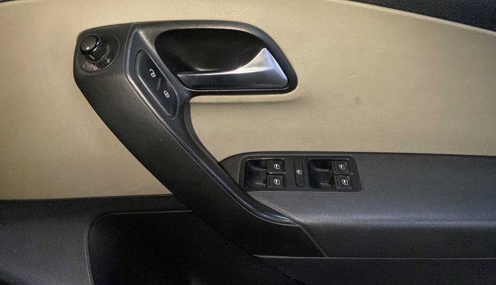 2013 Volkswagen Polo COMFORTLINE 1.2L PETROL, Petrol, Manual, 1,20,103 km, Driver Side Door Panels Control