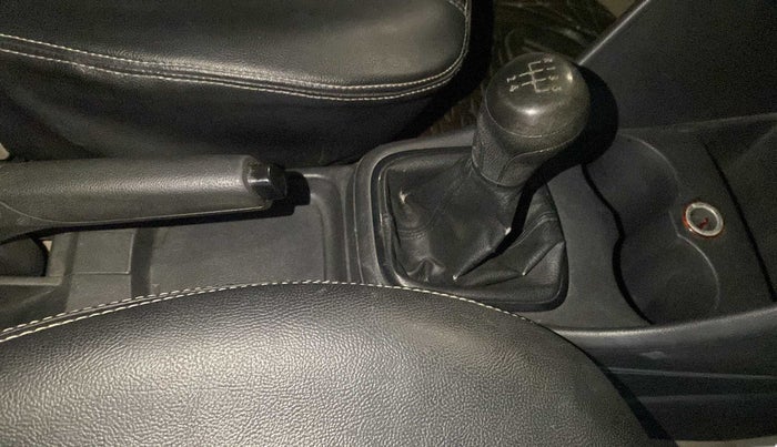 2013 Volkswagen Polo COMFORTLINE 1.2L PETROL, Petrol, Manual, 1,20,103 km, Gear Lever