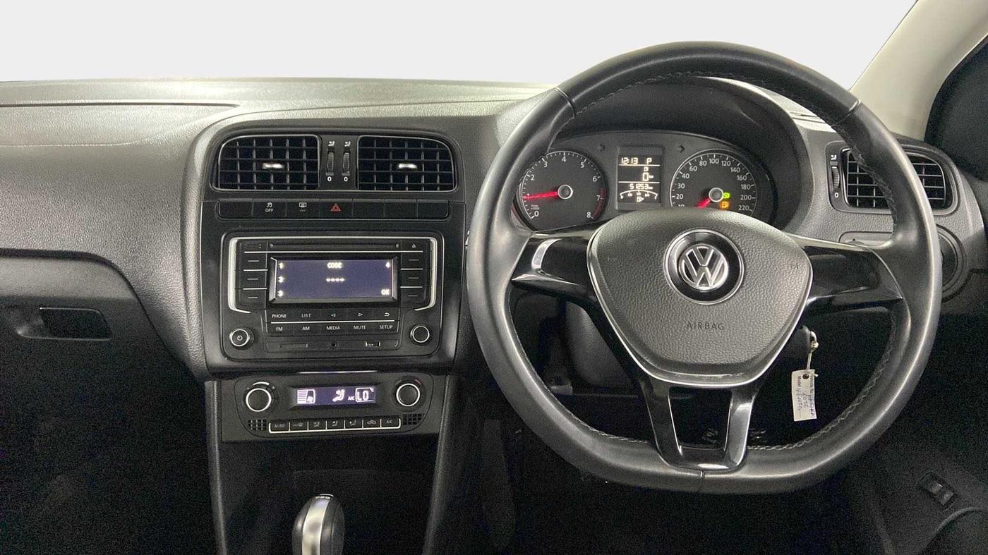 2016 Volkswagen Vento COMFORTLINE 1.2 TSI AT, Petrol, Automatic, 51,251 km, Steering Wheel Close Up