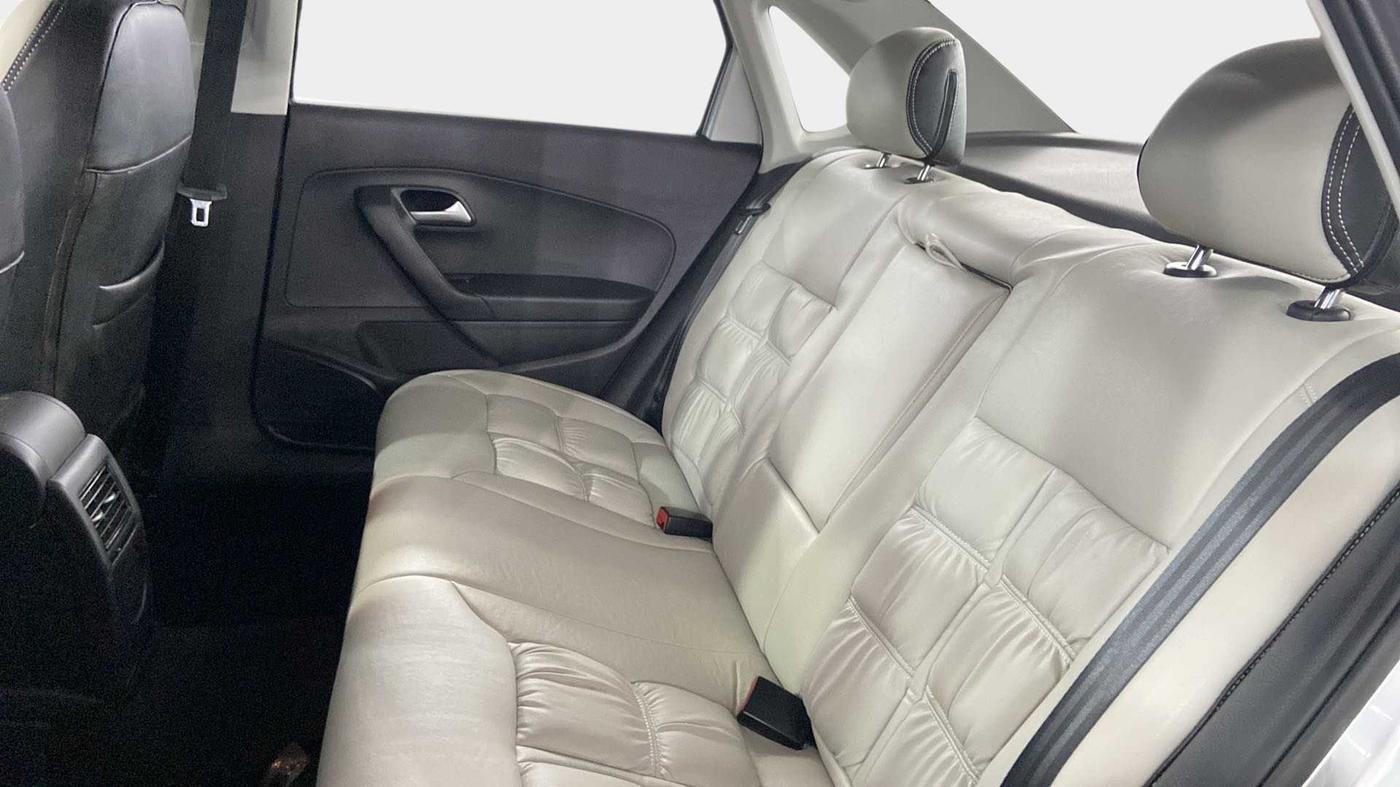2016 Volkswagen Vento COMFORTLINE 1.2 TSI AT, Petrol, Automatic, 51,251 km, Right Side Rear Door Cabin