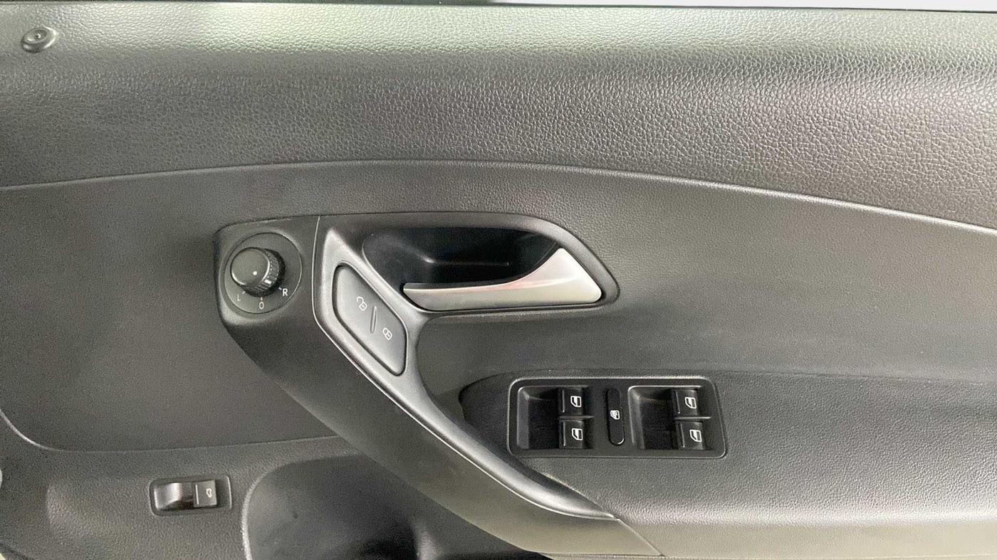 2016 Volkswagen Vento COMFORTLINE 1.2 TSI AT, Petrol, Automatic, 51,251 km, Driver Side Door Panels Control