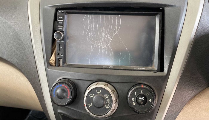 2018 Hyundai Eon ERA +, Petrol, Manual, 47,575 km, Infotainment system - Front speakers missing / not working