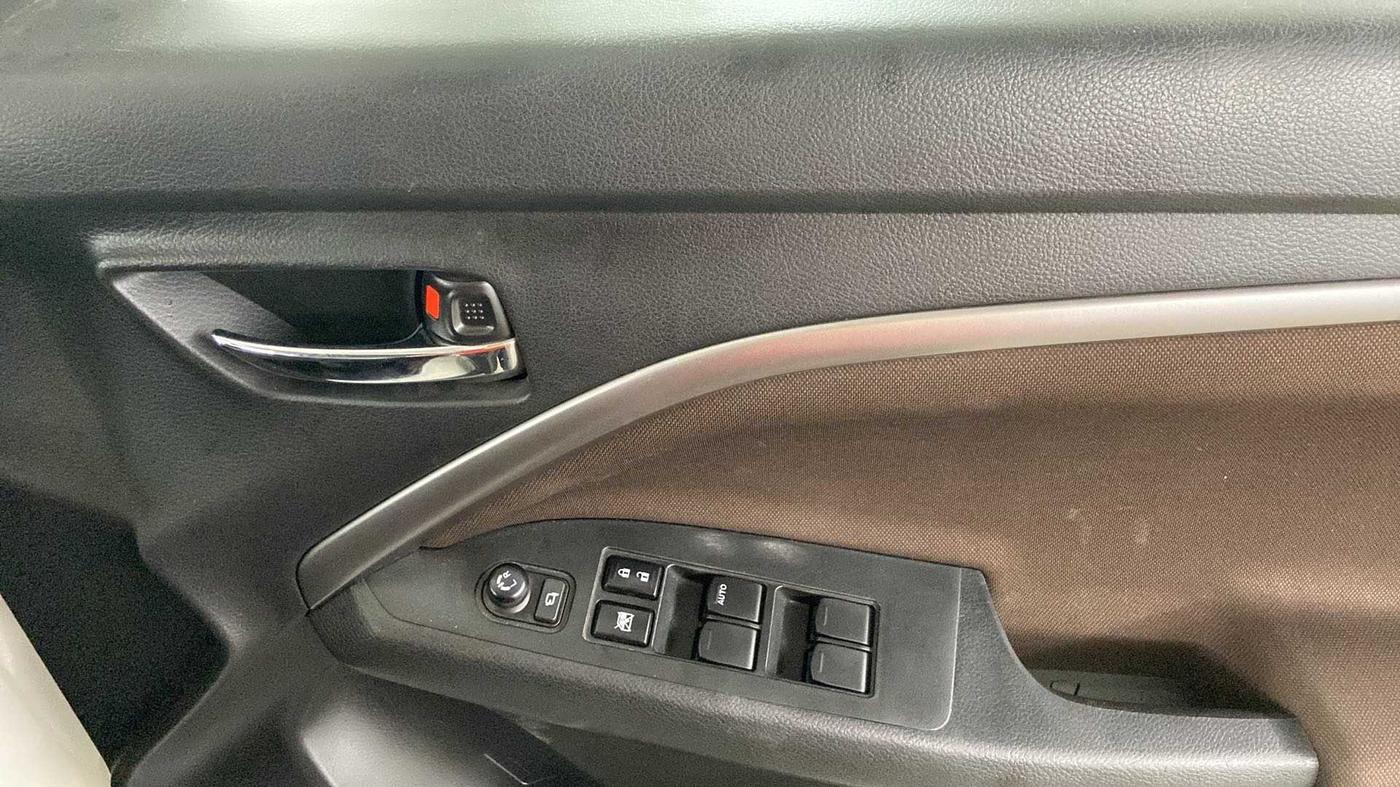 2022 Maruti BREZZA ZXI + SMART HYBRID, Petrol, Manual, 26,591 km, Driver Side Door Panels Control