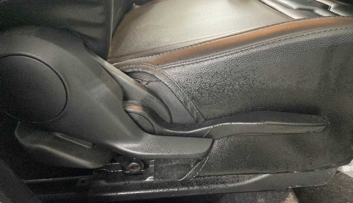2022 Maruti BREZZA ZXI + SMART HYBRID, Petrol, Manual, 26,591 km, Driver Side Adjustment Panel