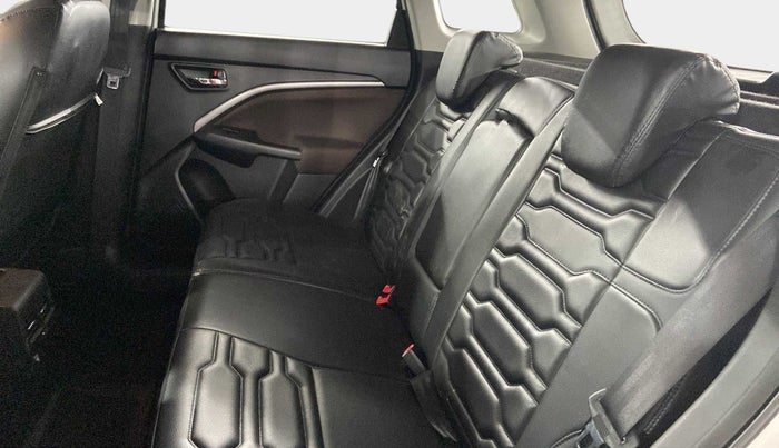 2022 Maruti BREZZA ZXI + SMART HYBRID, Petrol, Manual, 26,591 km, Right Side Rear Door Cabin