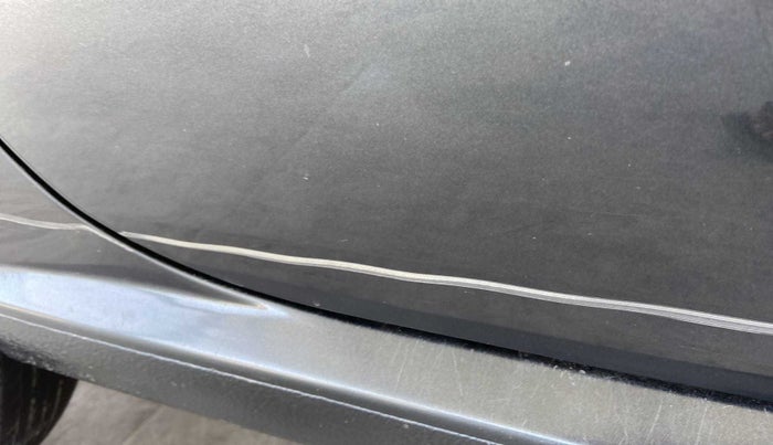 2019 Volkswagen Ameo TRENDLINE 1.5L, Diesel, Manual, 1,06,043 km, Right rear door - Minor scratches