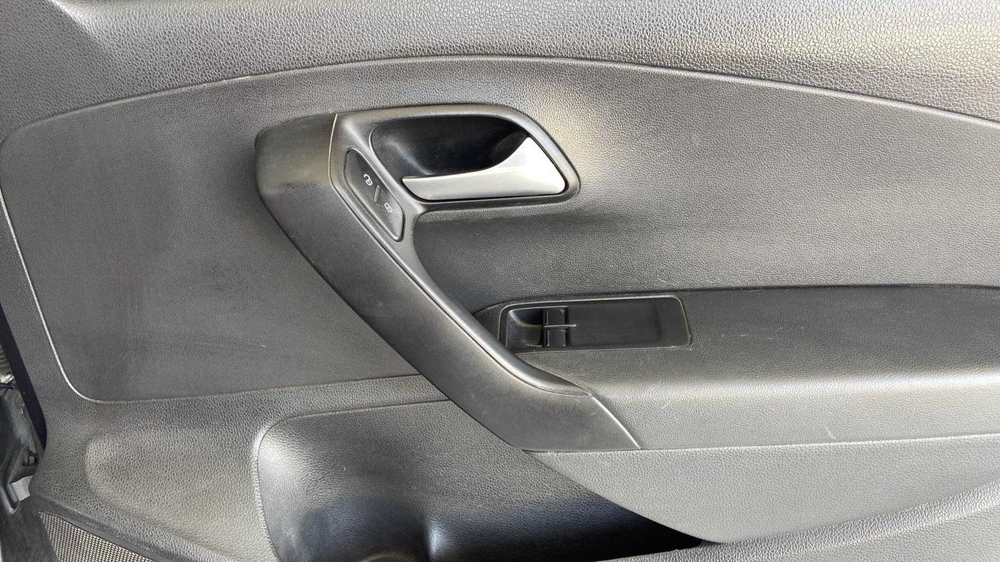 2019 Volkswagen Ameo TRENDLINE 1.5L, Diesel, Manual, 1,06,043 km, Driver Side Door Panels Control