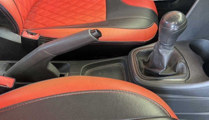 2019 Volkswagen Ameo TRENDLINE 1.5L, Diesel, Manual, 1,06,043 km, Gear Lever