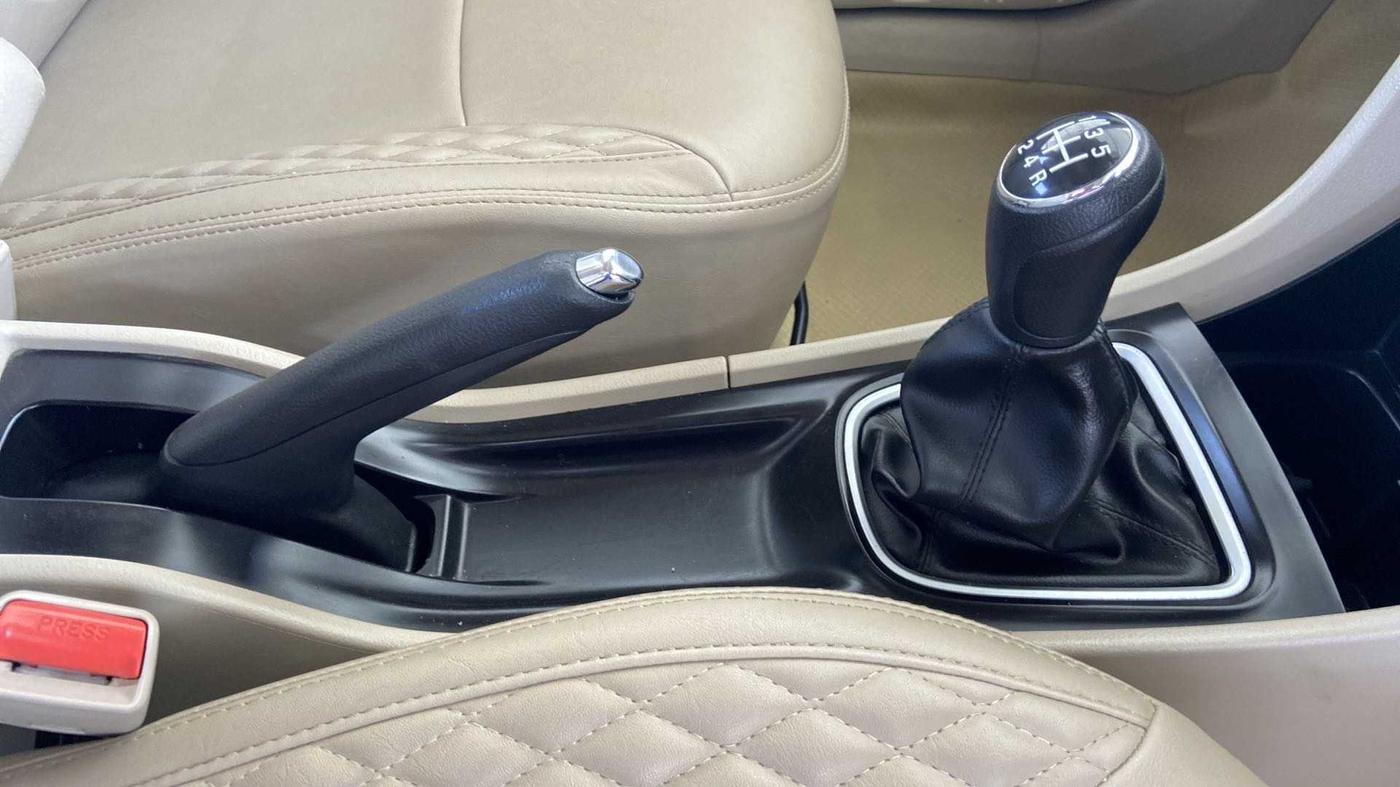 2019 Maruti Ciaz DELTA 1.5 SHVS MT PETROL, Petrol, Manual, 41,249 km, Gear Lever