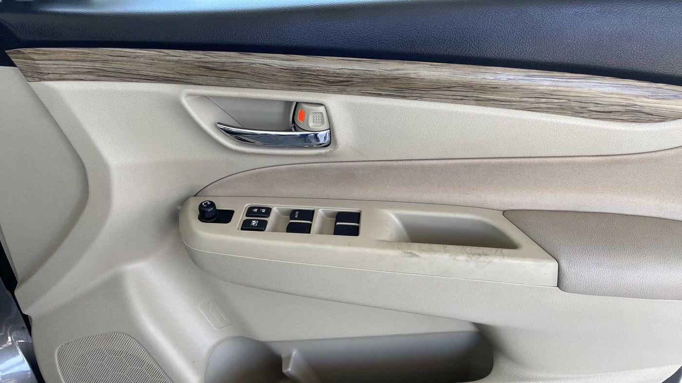 2019 Maruti Ciaz DELTA 1.5 SHVS MT PETROL, Petrol, Manual, 41,249 km, Driver Side Door Panels Control