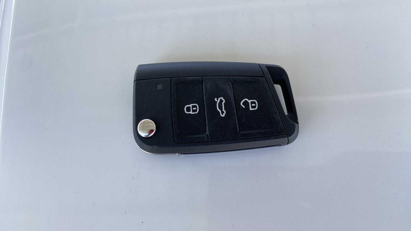 2022 Volkswagen VIRTUS TOPLINE TSI 1.0 AT, Petrol, Automatic, 2,982 km, Key Close Up