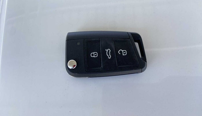 2022 Volkswagen VIRTUS TOPLINE TSI 1.0 AT, Petrol, Automatic, 2,982 km, Key Close Up