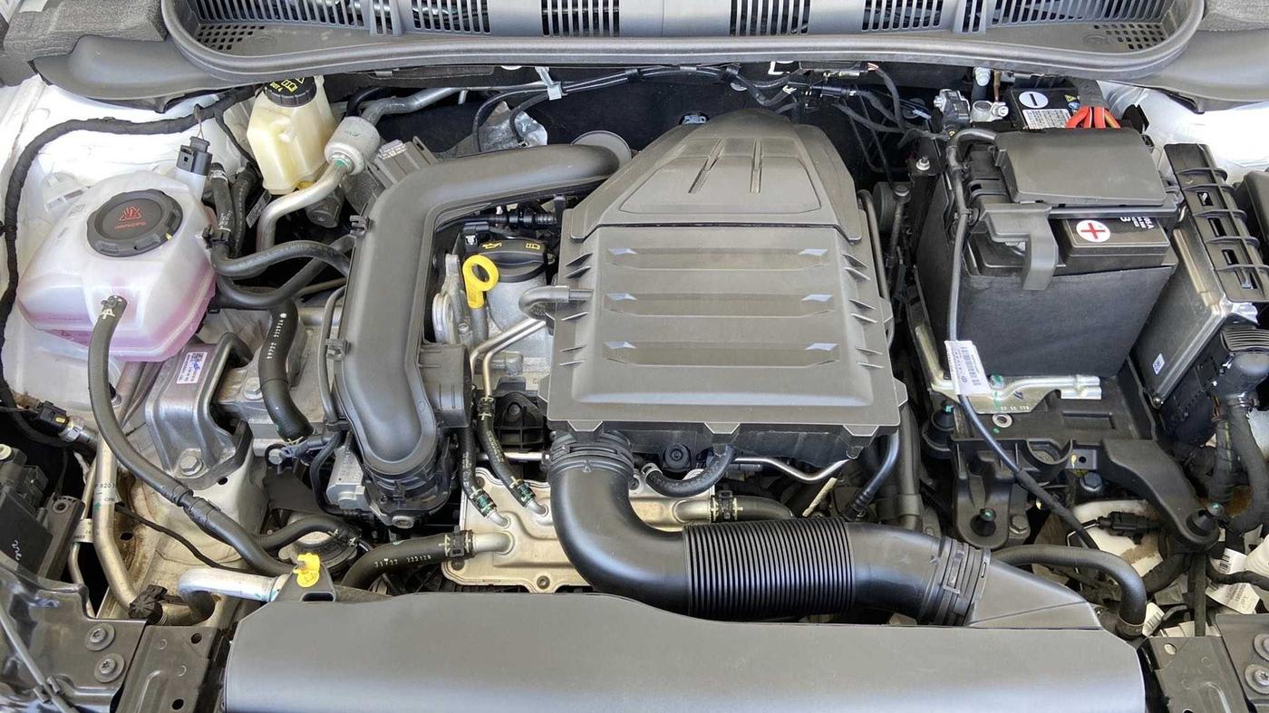 2022 Volkswagen VIRTUS TOPLINE TSI 1.0 AT, Petrol, Automatic, 2,982 km, Open Bonet