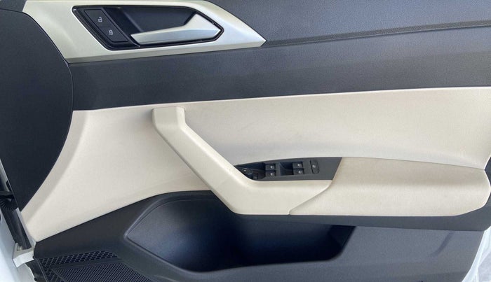 2022 Volkswagen VIRTUS TOPLINE TSI 1.0 AT, Petrol, Automatic, 2,982 km, Driver Side Door Panels Control