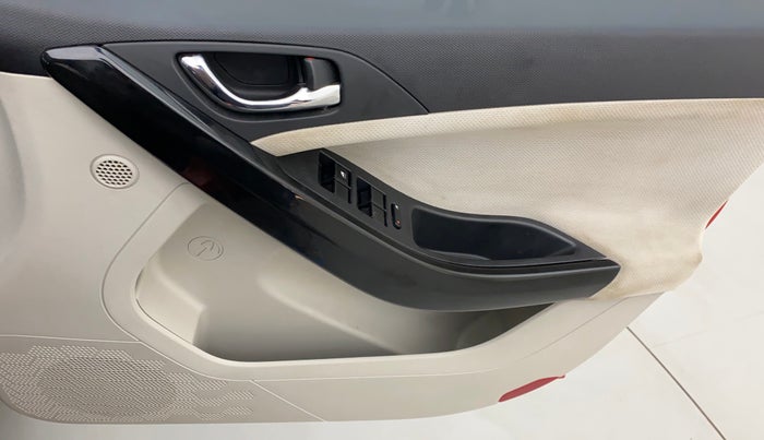 2020 Tata NEXON XZA PLUS PETROL, Petrol, Automatic, 40,443 km, Driver Side Door Panels Control