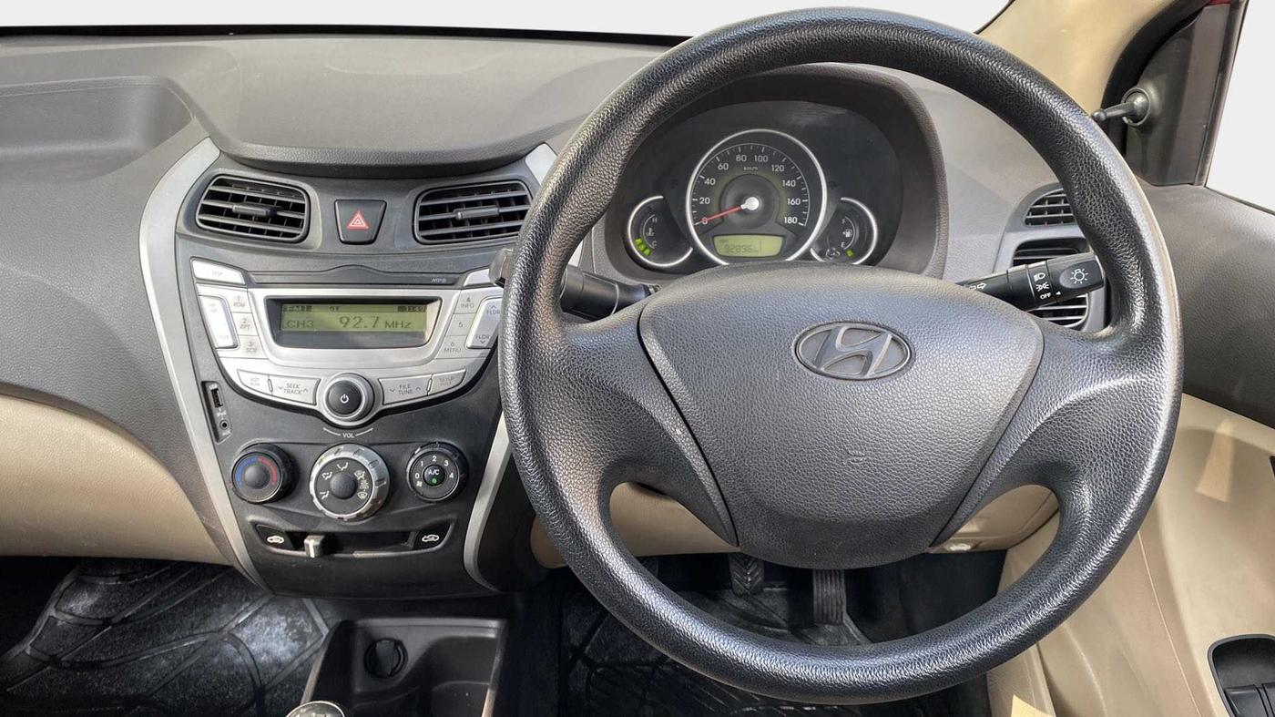 2015 Hyundai Eon MAGNA +, Petrol, Manual, 92,892 km, Steering Wheel Close Up