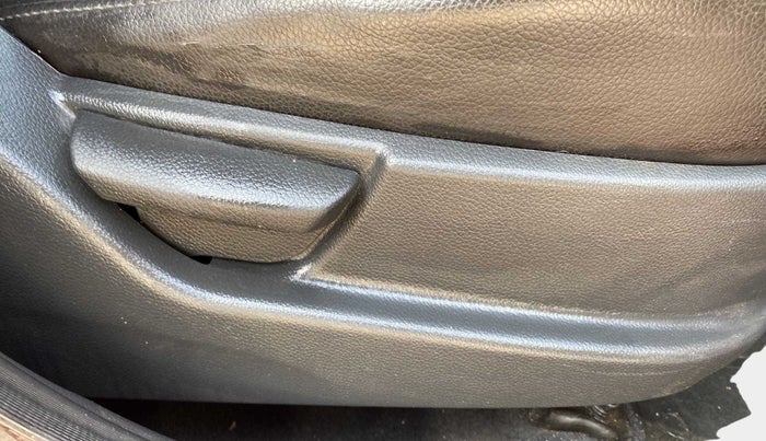 2015 Hyundai Eon MAGNA +, Petrol, Manual, 92,892 km, Driver Side Adjustment Panel