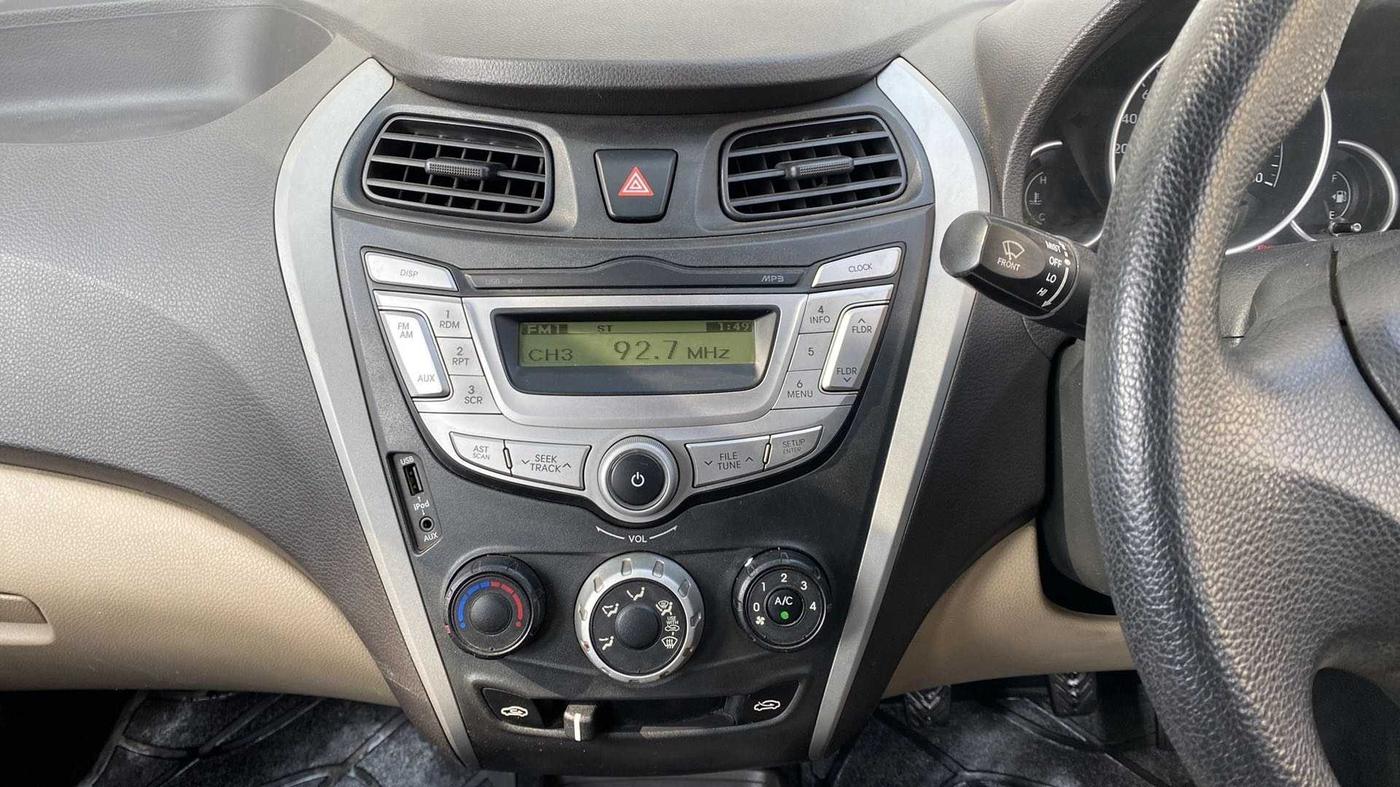 2015 Hyundai Eon MAGNA +, Petrol, Manual, 92,892 km, Infotainment System