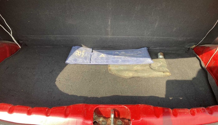 2015 Hyundai Eon MAGNA +, Petrol, Manual, 92,892 km, Boot Inside