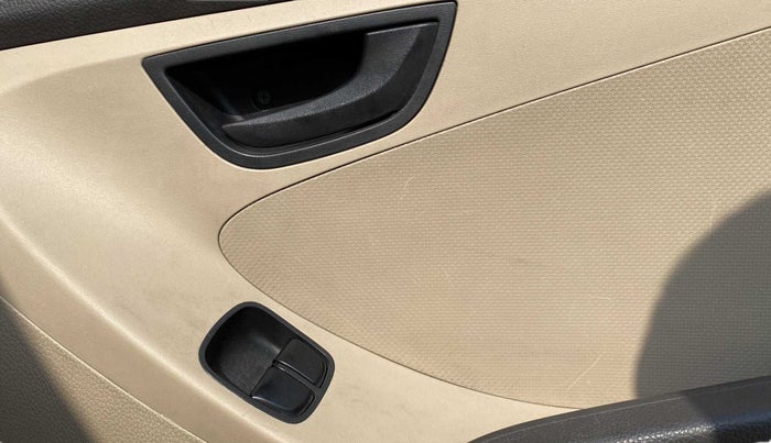 2015 Hyundai Eon MAGNA +, Petrol, Manual, 92,892 km, Driver Side Door Panels Control