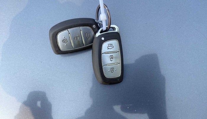 2015 Hyundai Grand i10 ASTA AT 1.2 KAPPA VTVT, Petrol, Automatic, 92,253 km, Key Close Up