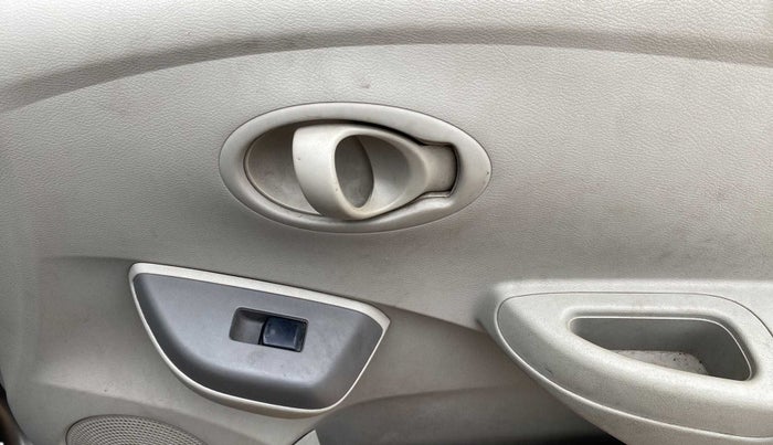 2015 Datsun Go T, Petrol, Manual, 27,733 km, Driver Side Door Panels Control