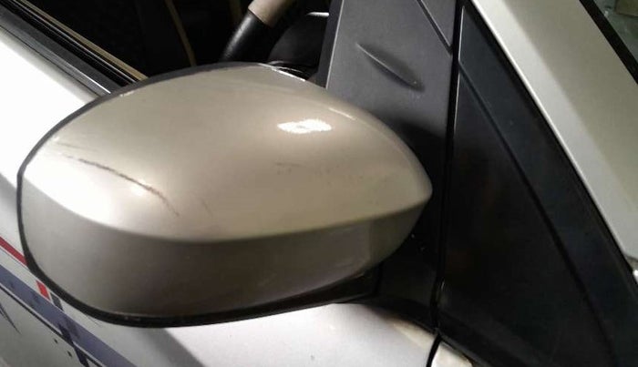 2011 Honda Brio S(O) MT, Petrol, Manual, 1,15,608 km, Right rear-view mirror - Mirror motor not working