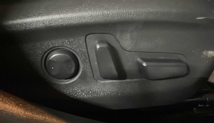 2019 Hyundai New Elantra 2.0 SX(O) AT PETROL, Petrol, Automatic, 43,333 km, Driver Side Adjustment Panel