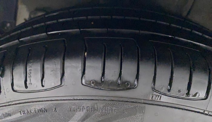 2016 Hyundai Xcent S AT 1.2, Petrol, Automatic, 64,011 km, Right Rear Tyre Tread