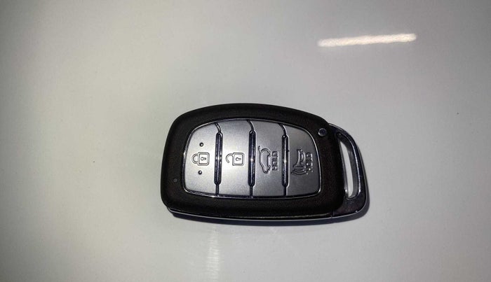 2021 Hyundai VENUE SX PLUS 1.0 TURBO DCT, Petrol, Automatic, 21,991 km, Key Close Up