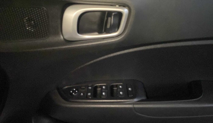 2021 Hyundai VENUE SX PLUS 1.0 TURBO DCT, Petrol, Automatic, 21,991 km, Driver Side Door Panels Control