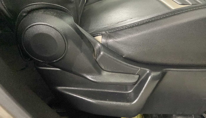 2019 Maruti New Wagon-R LXI CNG 1.0, CNG, Manual, 64,228 km, Driver Side Adjustment Panel