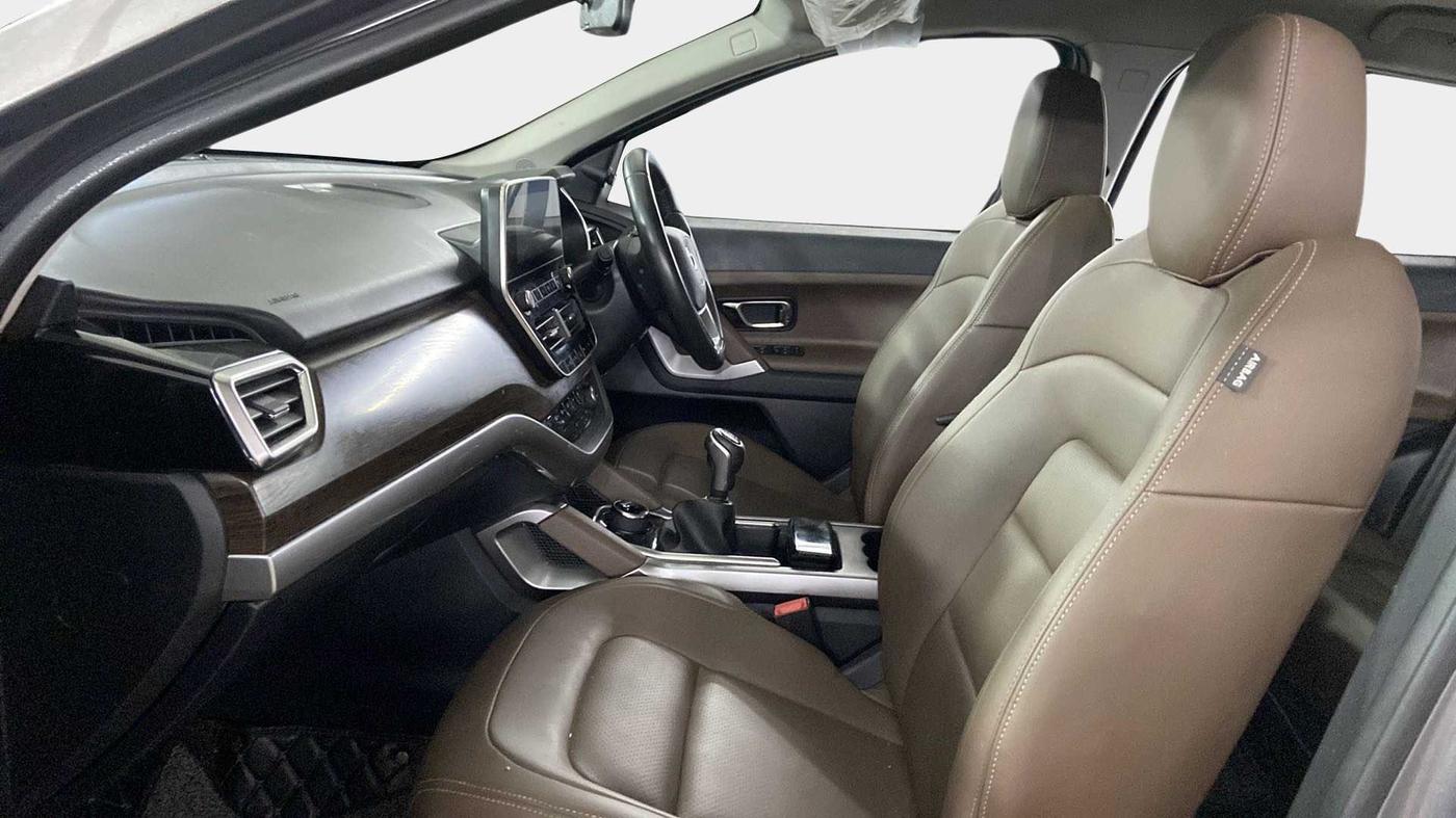 2019 Tata Harrier XZ 2.0L, Diesel, Manual, 32,664 km, Right Side Front Door Cabin